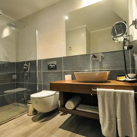 Resa Hotel *