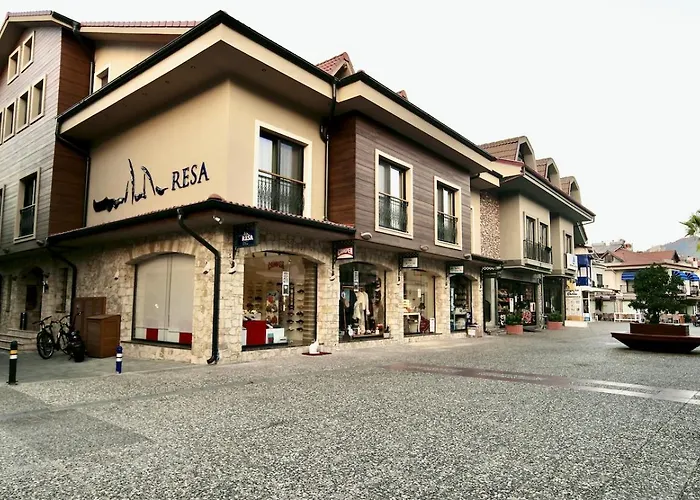 Resa Hotel *